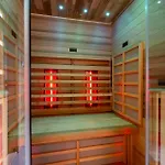 Wellness Koliba 招待所 Komorní Lhotka