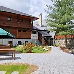 Wellness Koliba 招待所 Komorní Lhotka
