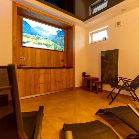 Wellness Koliba بيت ضيافة 4*